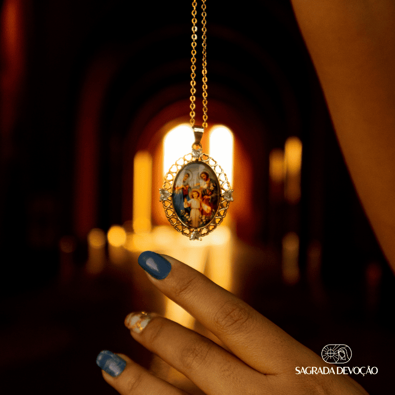 Colar Religioso de Zircônias em Ouro 14K